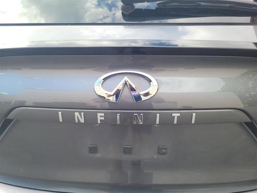 2022 INFINITI QX50 LUXE