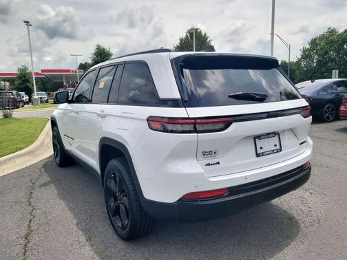 Bright White Clearcoat 2024 Jeep Grand Cherokee Limited