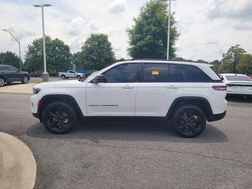 Bright White Clearcoat 2024 Jeep Grand Cherokee Limited