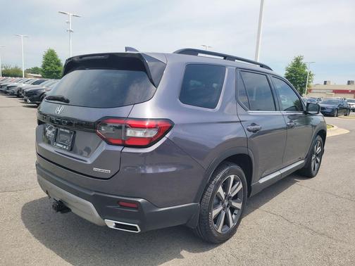 Lunar Silver Metallic 2023 Honda Pilot Touring 8-Passenger