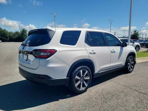 2023 Honda Pilot 2WD LX