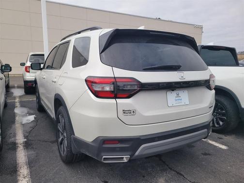 2024 Honda Pilot Touring 8-Passenger