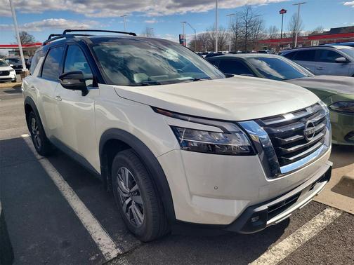 2022 Nissan Pathfinder SL 4WD