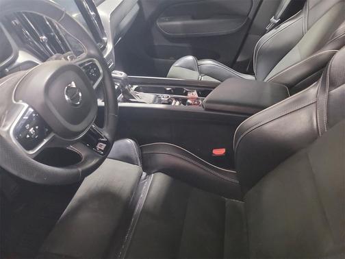 2019 Volvo XC60 T5 R-Design