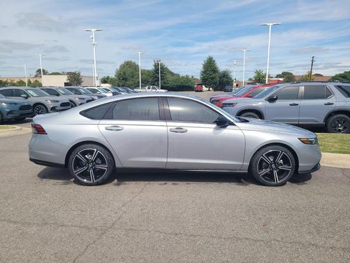 Solar Silver Metallic 2026 Honda Accord SE