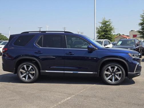2025 Honda Pilot Touring 8-Passenger