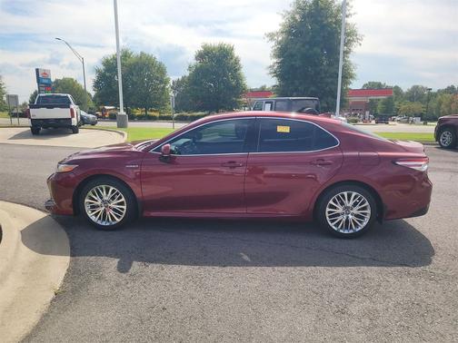 2019 Toyota Camry Hybrid XLE