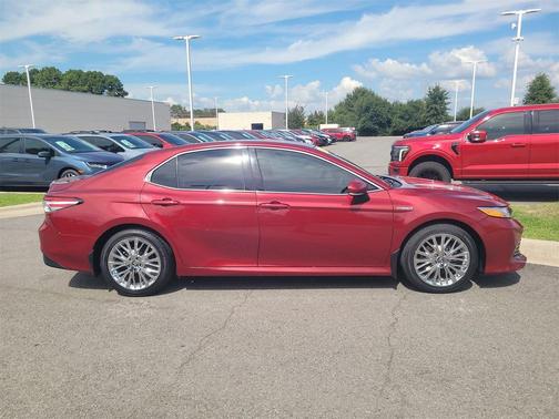 2019 Toyota Camry Hybrid XLE
