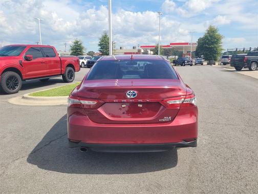 2019 Toyota Camry Hybrid XLE