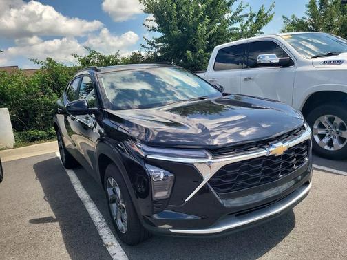 Mosaic Black Metallic 2025 Chevrolet Trax LT