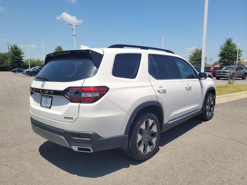 Platinum 2026 Honda Pilot Touring 8-Passenger