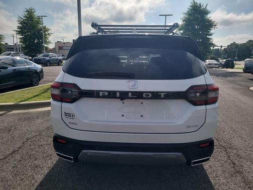 Platinum White Pearl 2026 Honda Pilot Elite