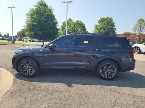 Agate Black Metallic 2025 Ford Explorer ST-Line