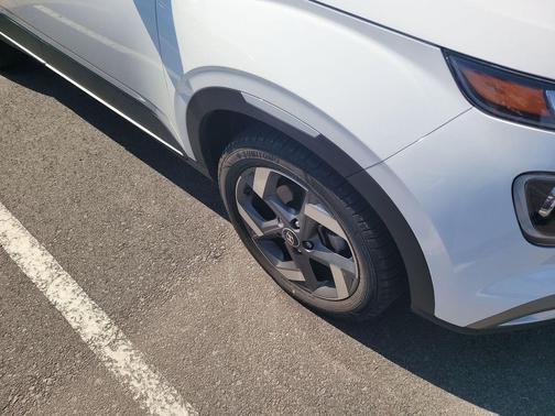 2024 Hyundai VENUE Limited