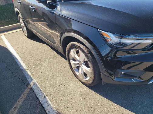 2019 Volvo XC40 T5 Momentum