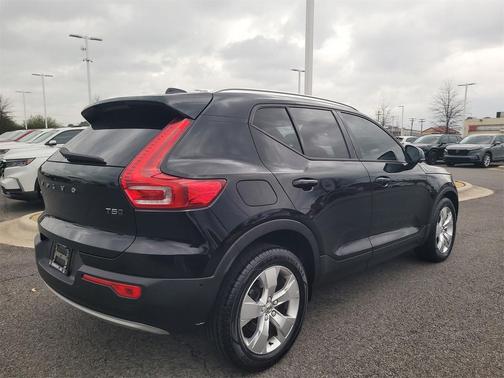 2019 Volvo XC40 T5 Momentum