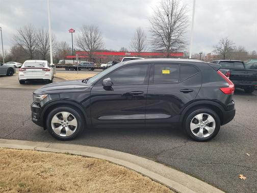 2019 Volvo XC40 T5 Momentum