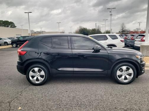 2019 Volvo XC40 T5 Momentum
