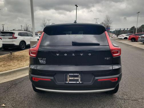 2019 Volvo XC40 T5 Momentum