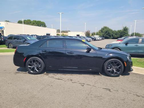 2022 Chrysler 300 Touring