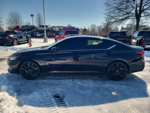 2022 Nissan Altima SR FWD