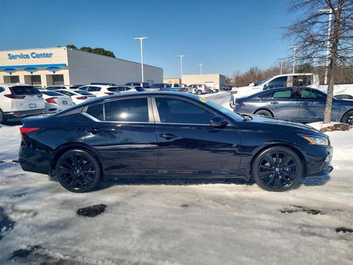 2022 Nissan Altima SR FWD