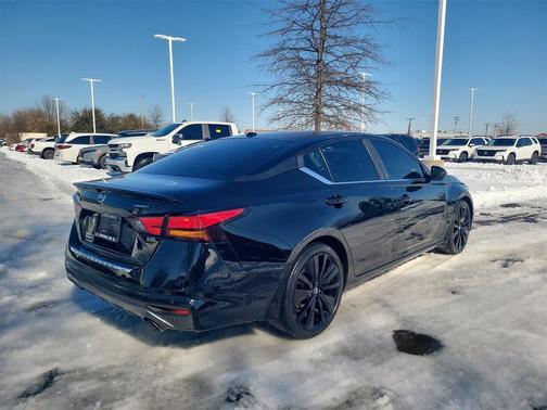 2022 Nissan Altima SR FWD