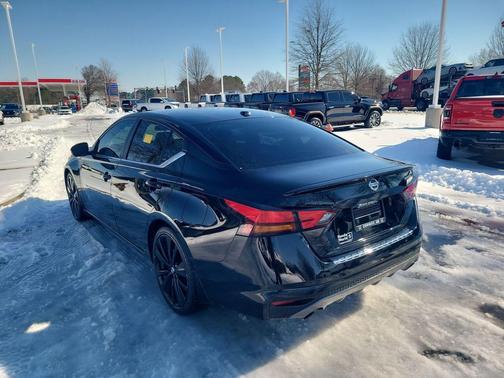 2022 Nissan Altima SR FWD