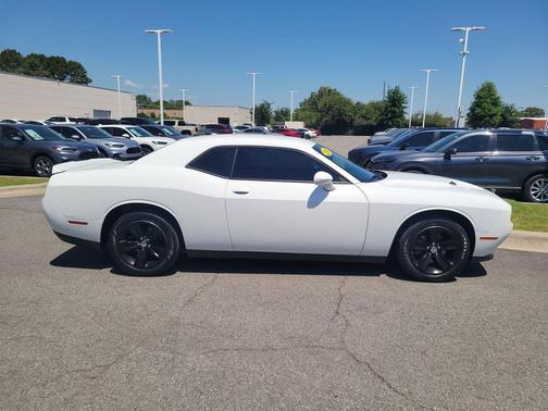 White Knuckle Clearcoat 2018 Dodge Challenger SXT