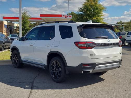 2025 Honda Pilot Touring 8-Passenger