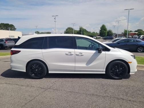 Platinum White Pearl 2024 Honda Odyssey Sport