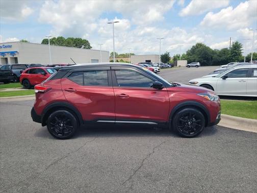 2020 Nissan Kicks SR