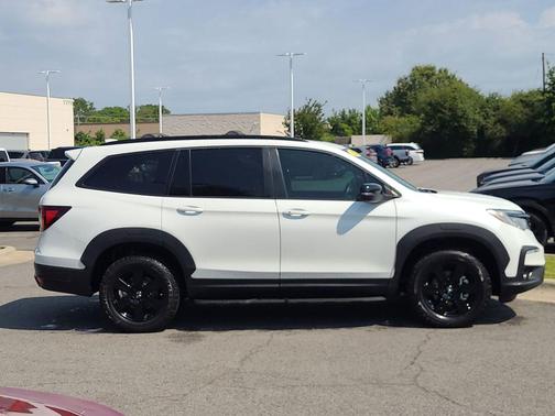 Platinum White Pearl 2022 Honda Pilot AWD TrailSport