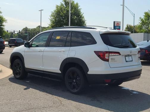 Platinum White Pearl 2022 Honda Pilot AWD TrailSport