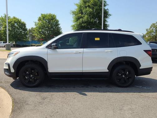 Platinum White Pearl 2022 Honda Pilot AWD TrailSport