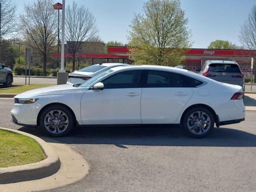 Platinum White Pearl 2026 Honda Accord Hybrid EX-L