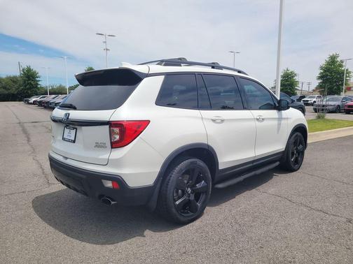 White 2021 Honda Passport AWD Elite