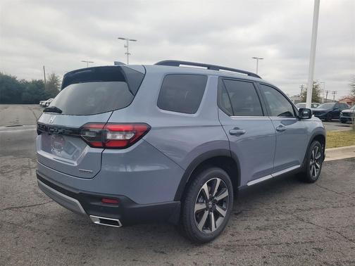 2025 Honda Pilot Touring 8-Passenger