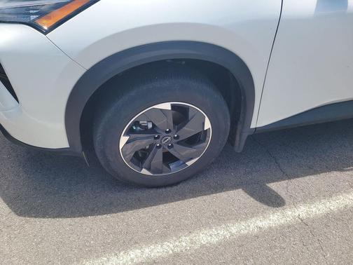 White Pearl 2024 Nissan Rogue SV