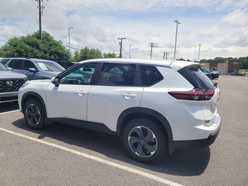 White Pearl 2024 Nissan Rogue SV