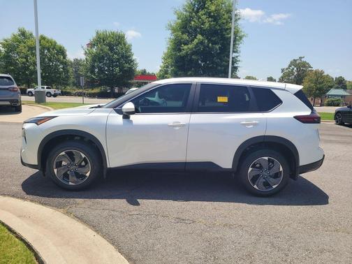 White Pearl 2024 Nissan Rogue SV