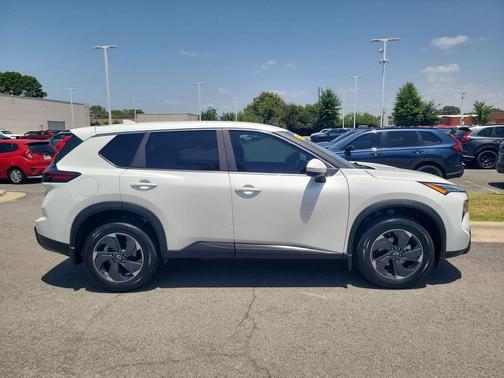White Pearl 2024 Nissan Rogue SV