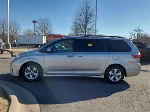 2019 Toyota Sienna LE