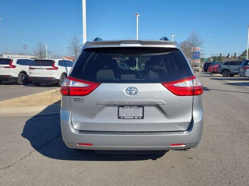 2019 Toyota Sienna LE