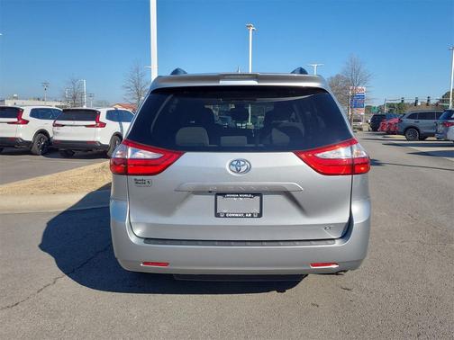 2019 Toyota Sienna LE