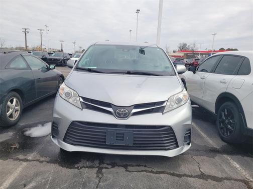 2019 Toyota Sienna LE