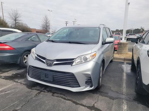 2019 Toyota Sienna LE