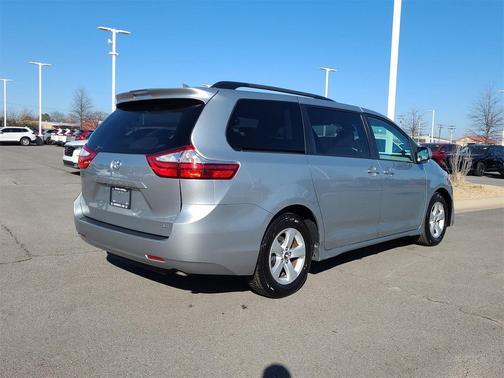2019 Toyota Sienna LE
