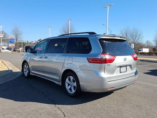 2019 Toyota Sienna LE
