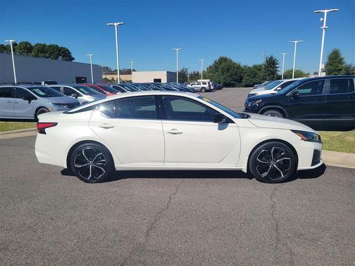 2023 Nissan Altima SR FWD